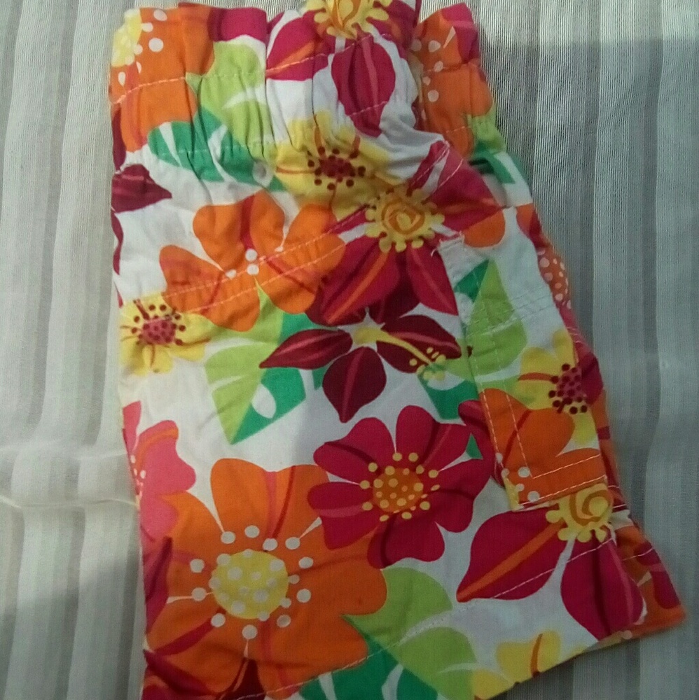 Shorts - Picture 2 of 3
